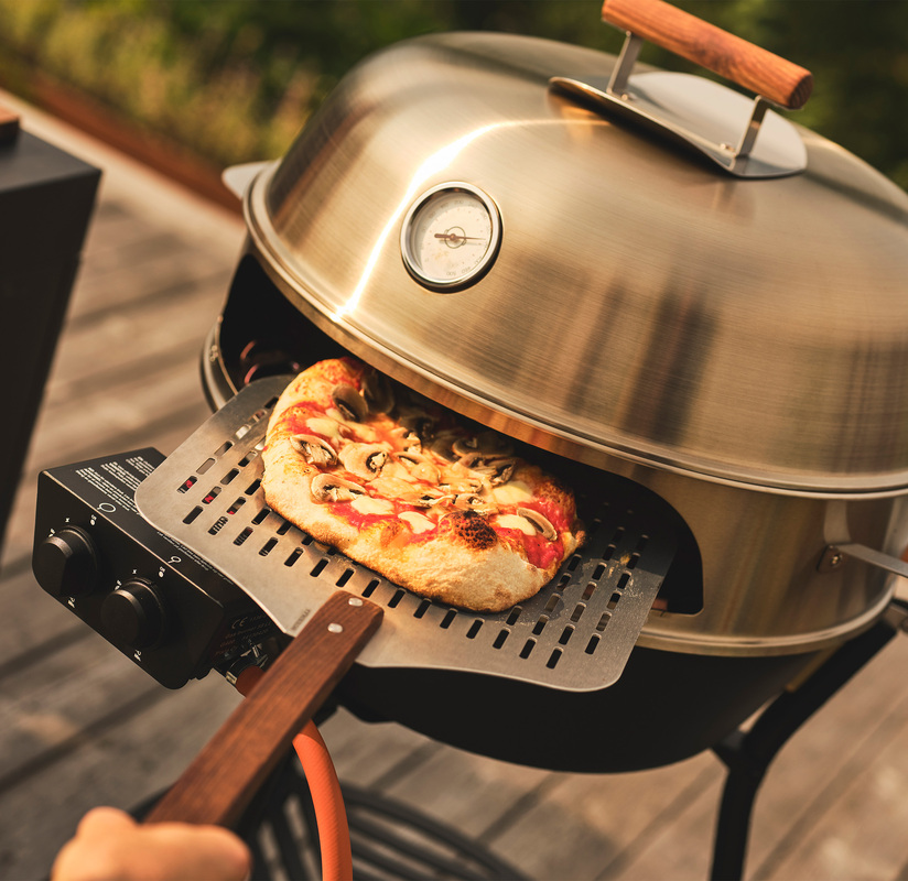 Perforert pizzaspade Aluminium/ask